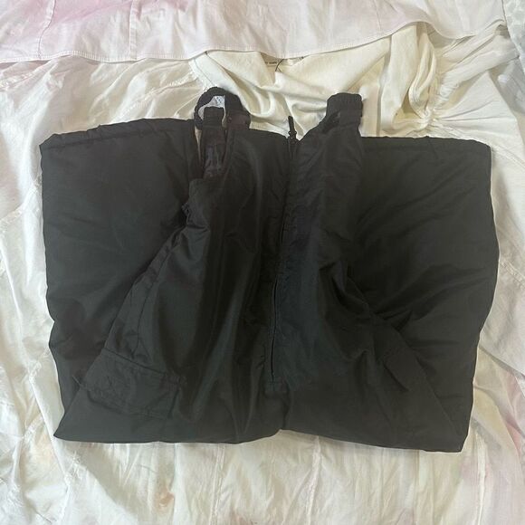 Like new RothChild ski pants size 5/6 - Picture 2 of 3